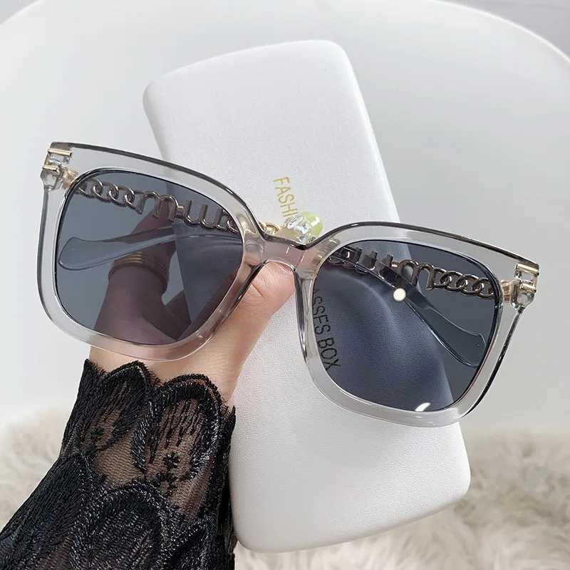 New Women Sunglasses Large Frame Square High-End Sunscreen Sunglasses Stylish Metal Chain Leg Glasses Leisure Outdoor GlassesX241213