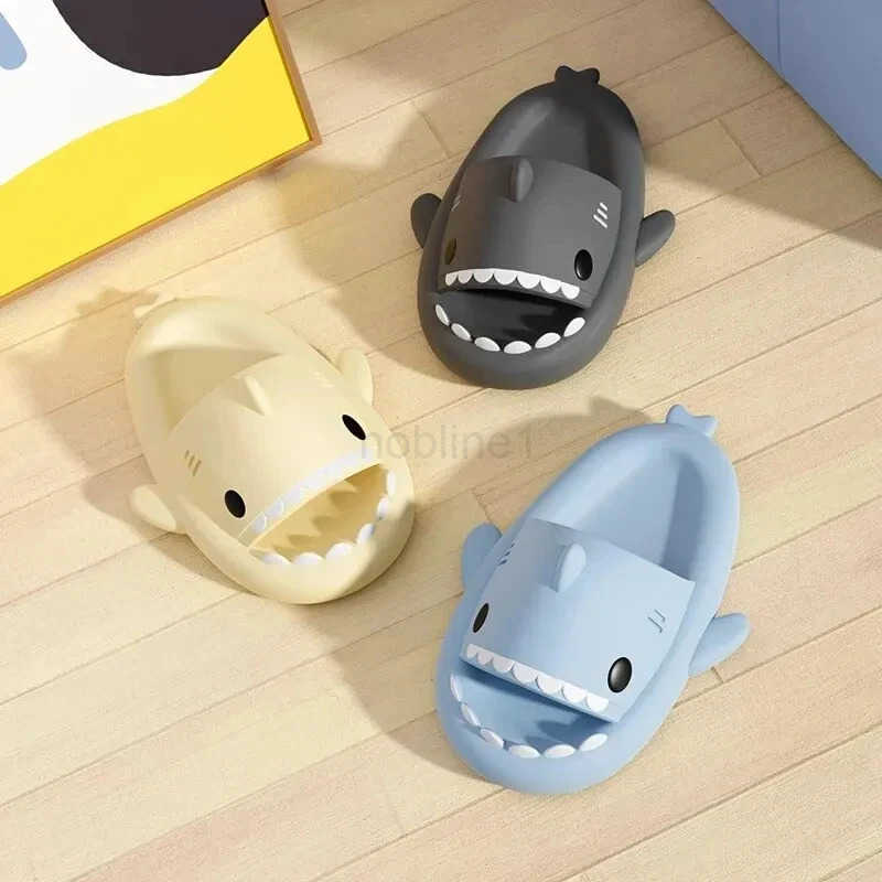 Slipper Summer Wen Soft Shark Slippers Couple Bathro Non-slip Sandals Men Outdoor Beach EVA Slides Kids 2024 Cute Color Thick Shoes Z241211 z250708KGP