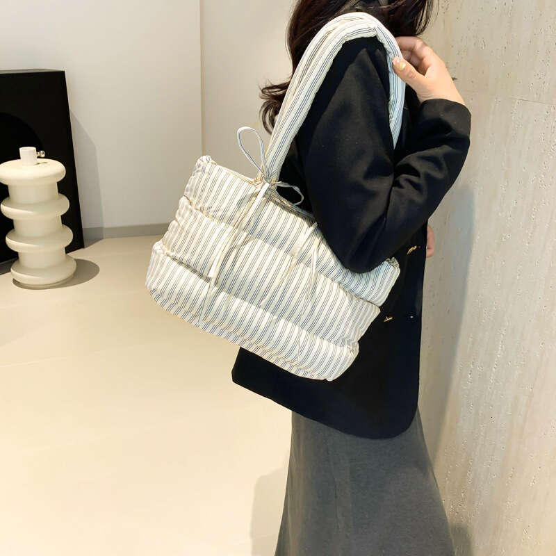 Super popular niche cotton tote women's autumn and winter work commuting one shoulder armpit bag 2024 new casual versatile fashion clothing