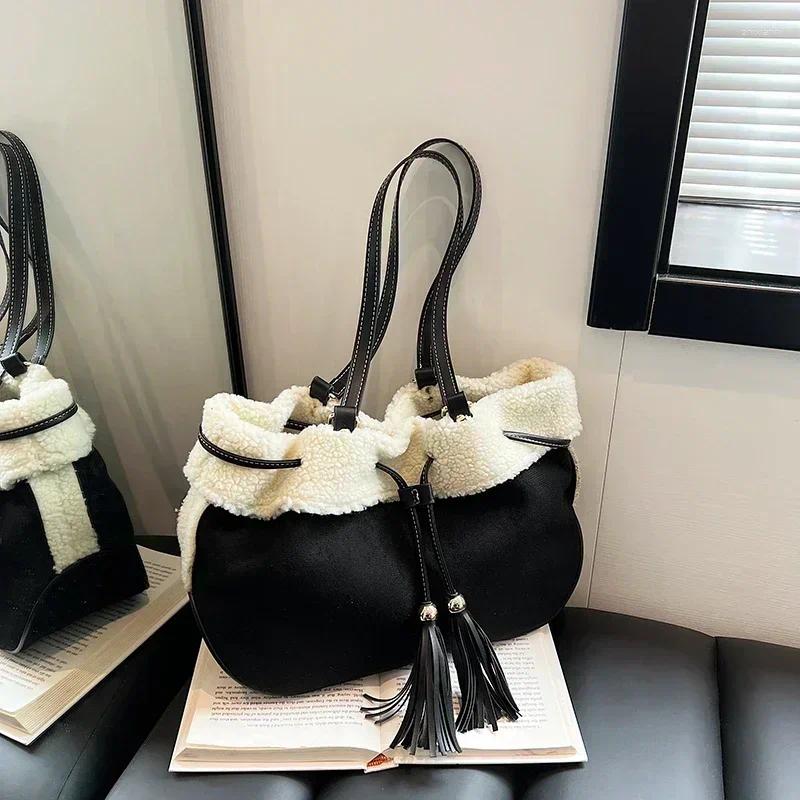 Totes Fashion Casual Faux Suede Shoulder Bags Tassel String Unique Design Winter Sense Of Handbags For Women 2025 Super Cool zhanyishengli