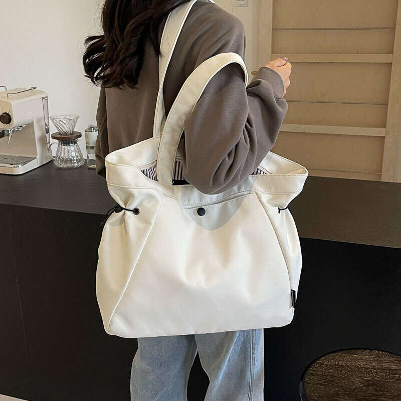 Nylon Cloth Women's New Style, Popular This Year, Large Capacity Tote Summer Versatile Single Shoulder Class Commuting Bag, Fashionable Quality, 