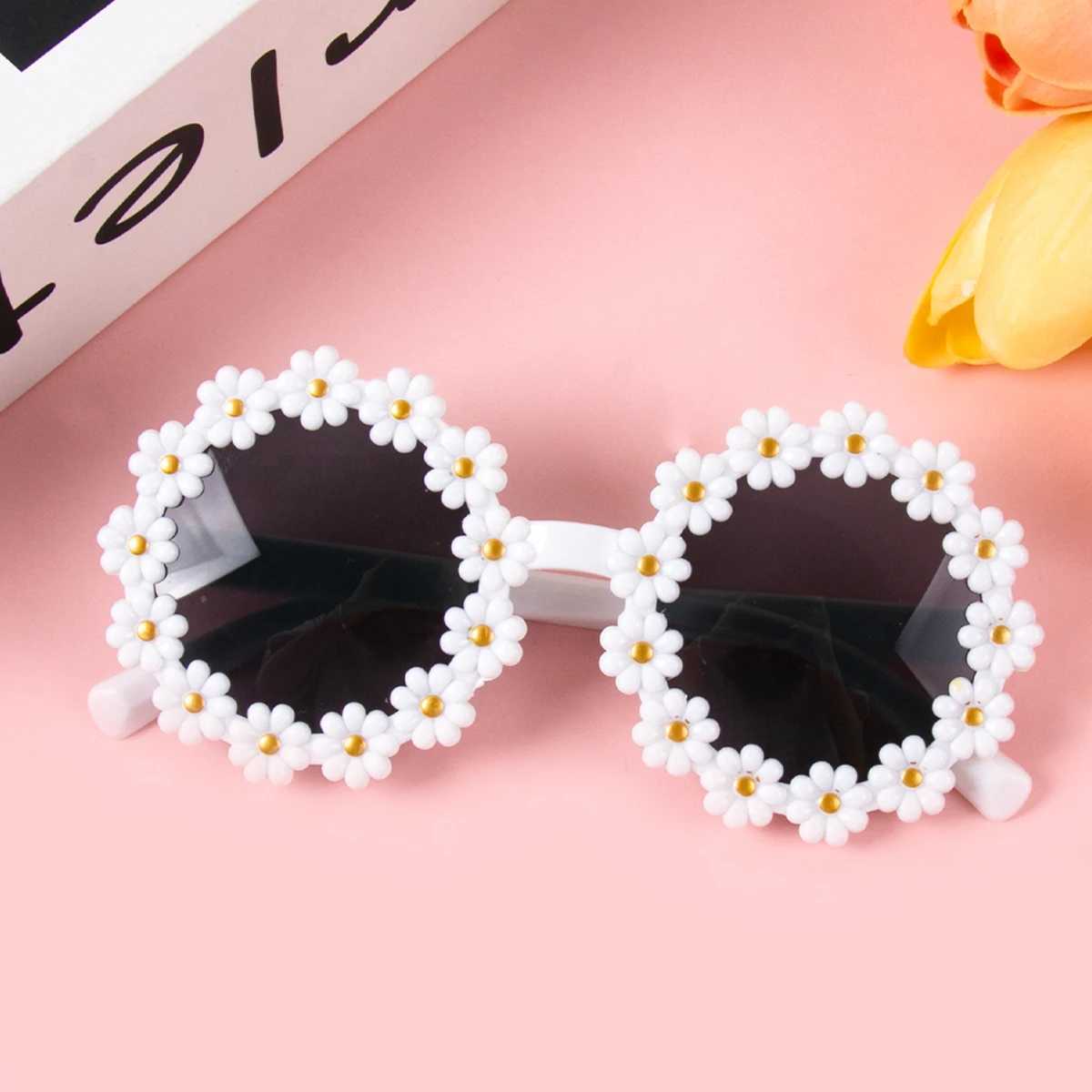 Sunglasses 5pcs Colorful Daisy Flower Sunglasses Photo Glasses Kit Kids Girls Birthday Party Decor Summer Party Photo Props Wedding Favors H241213