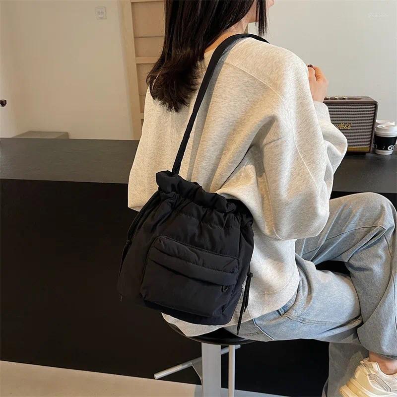 Totes 2024 Red Nylon Women Crossbody Bag Middle Korean Style Drawstring Bucket Casual Light Youth Large Capacity Shoulder
