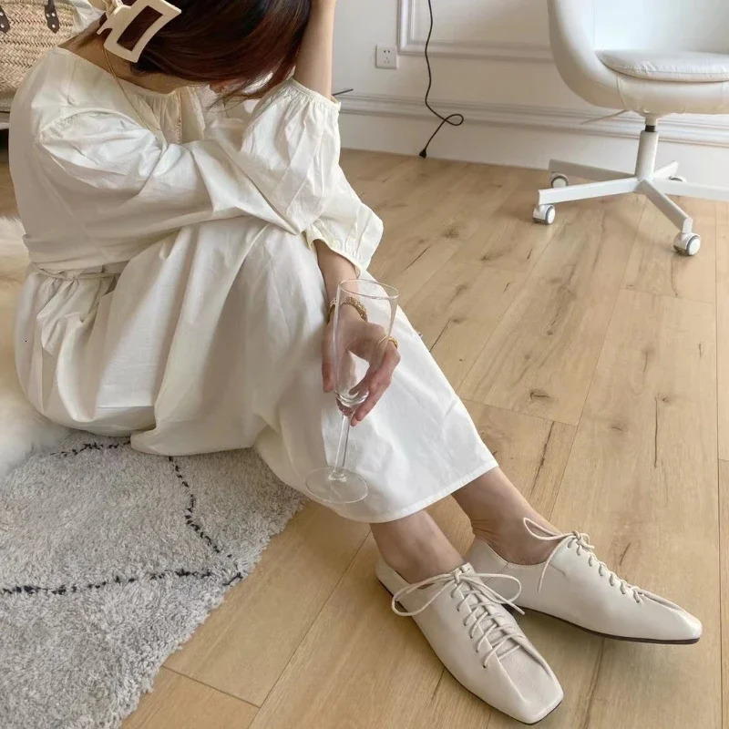Retro soft sole single shoe womens square toe strap solid color flat bottom lightweight and comfortable Loafers Sapatos Femininos 241213