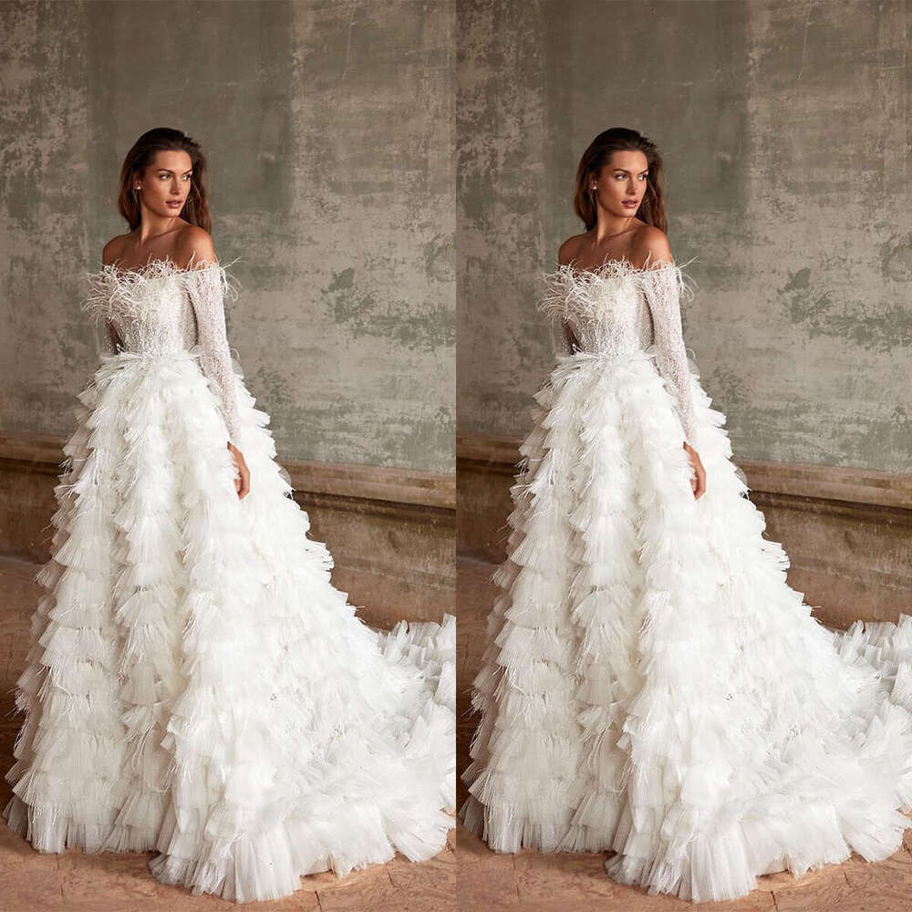 Magnificent A Line Wedding Dresses Strapless Lace Feathers Sleeveless Bridal Gown Classic Robe De Mariage