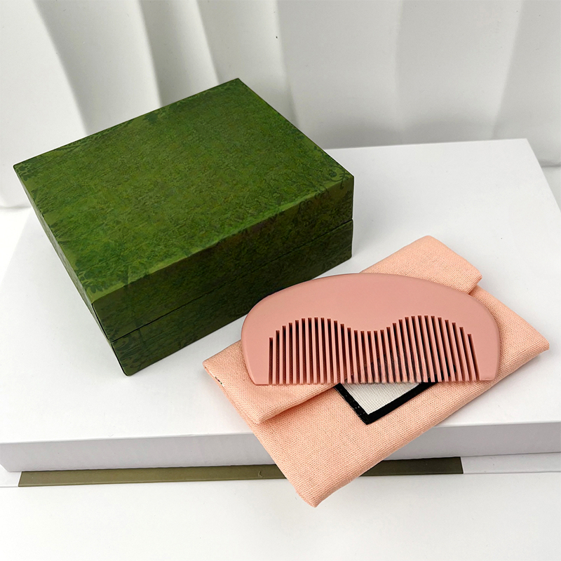 Womens Classic G Letters Designer Wooden Comb Hair Brushes Pocket Love Lovely Sweet Pink Wood Luxury Brand Combs Massage Care Styling Tool Makeup Beauty Tools