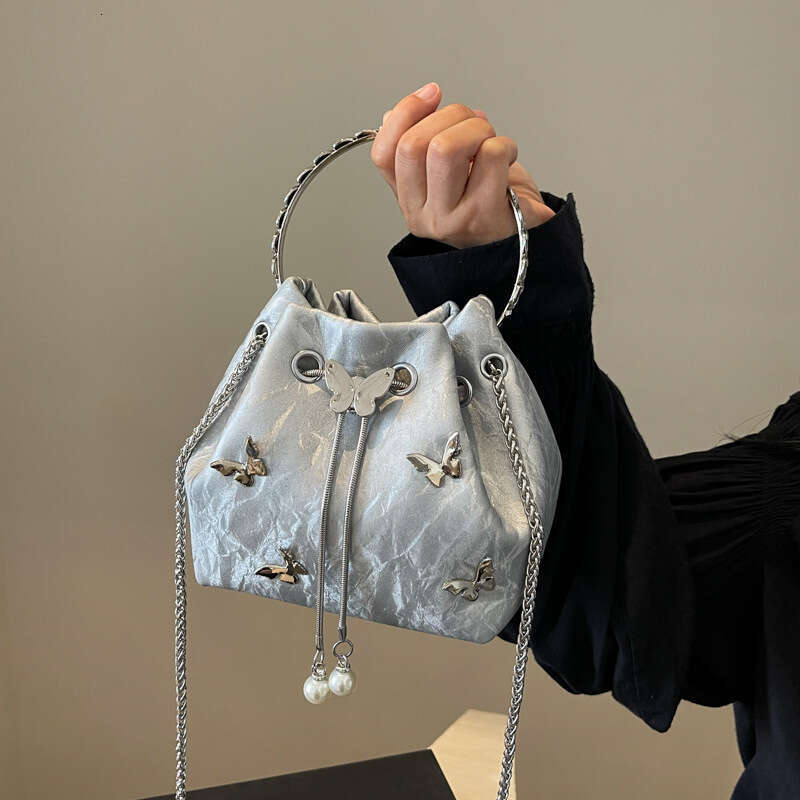 Small Instagram style, trendy drawstring bucket niche and versatile commuting chain crossbody bag, women's 2024 new casual fashion trend clothing