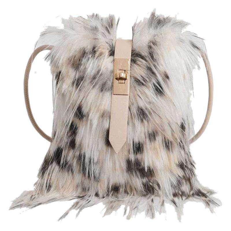 Winter super cool plush for women 2025 new model, tassel contrasting color shoulder bag, crossbody furry phone bag