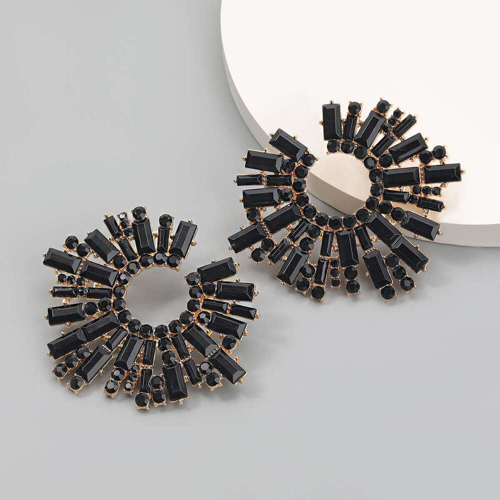 New Alloy Water Dia Suower for Women's Super Sparkg Trendy Dinner Earrings