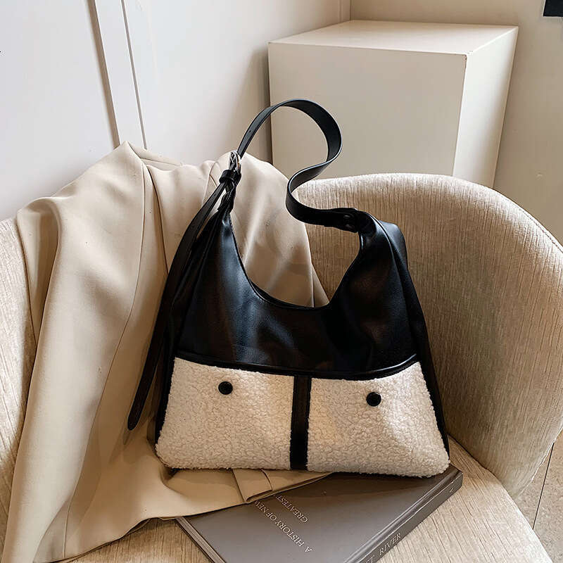 Korean style contrasting underarm fashionable niche texture tote bag, autumn and winter new large capacity multifunctional commuting bag