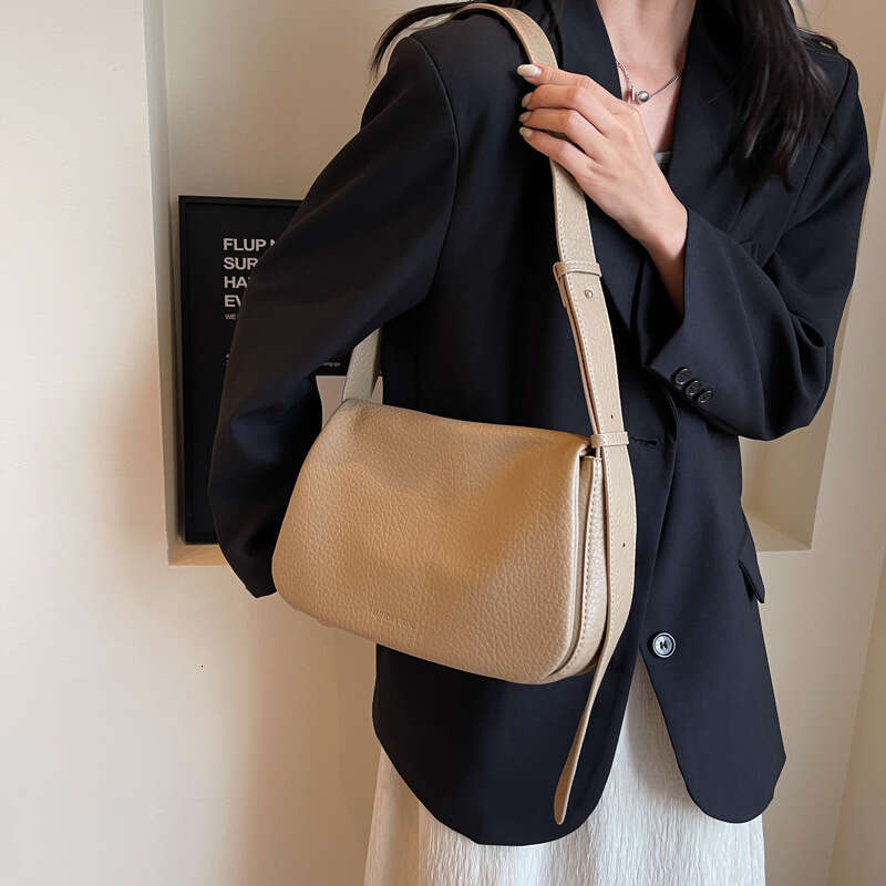 High End Temperament Solid Color PU New Korean Version Trendy And Wide Shoulder Strap Crossbody Bag Fashionable Quality Classic