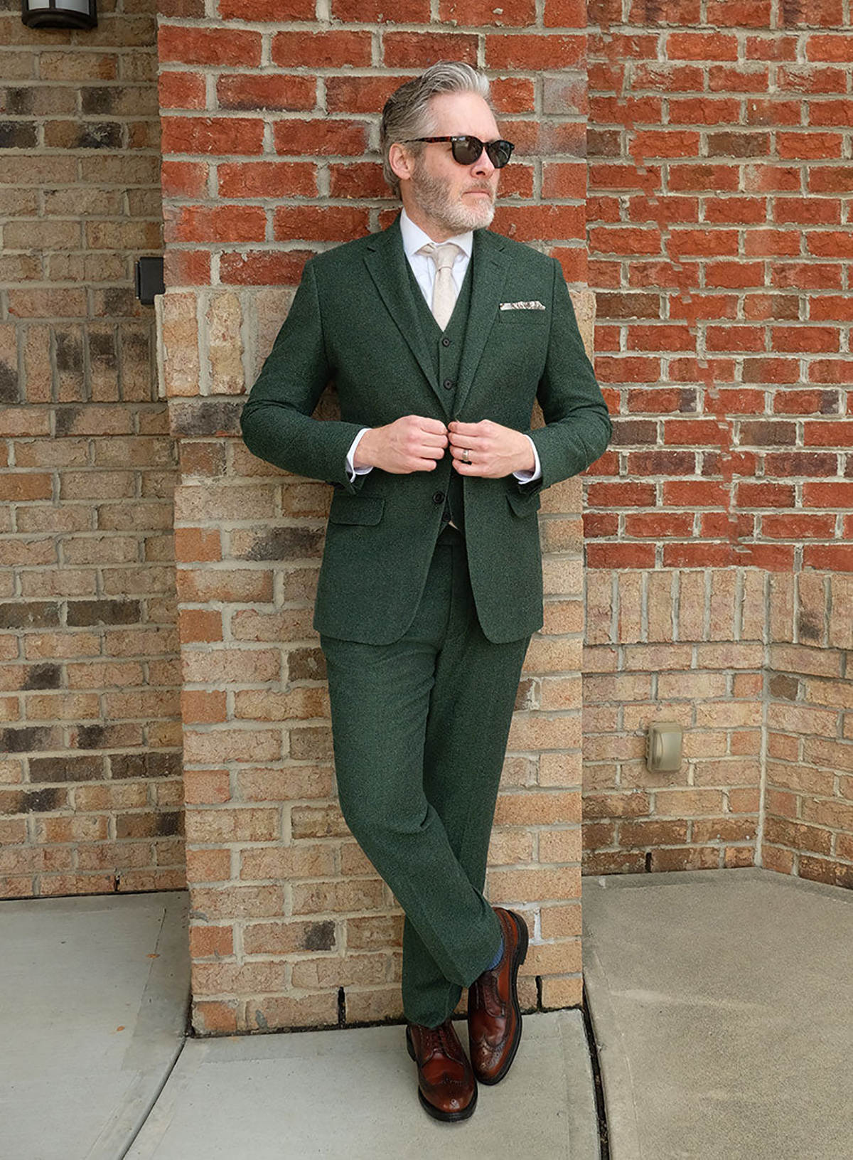 Modern New Fashion Wedding Tuxedos Men Suits 3-Pieces Peaked Lapel Jacket Two Button Single Breasted Customized Pinstripe Pockets Bridegroom (Coat+Ves
