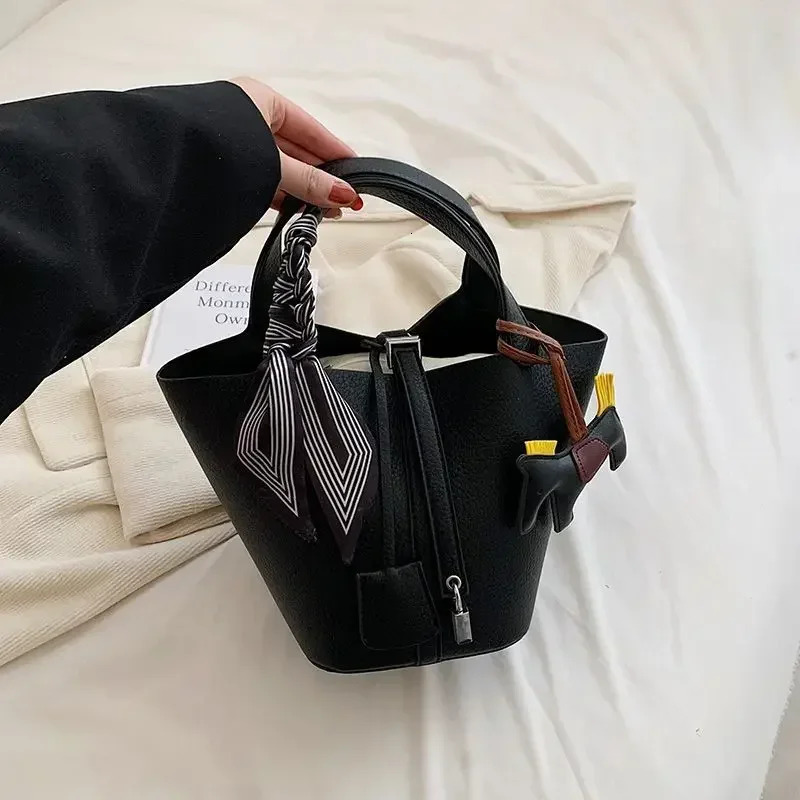NEW French Leather Niche Bucket Top-Handle Female 2024 Fashion Women Foreign Style Hand Basket Sac Poplene Femme Tote Bag