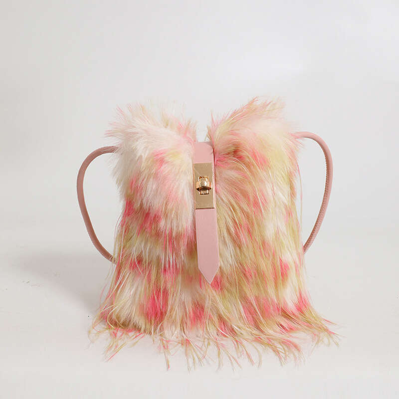 Winter super cool plush for women 2025 new model, tassel contrasting color shoulder bag, crossbody furry phone bag