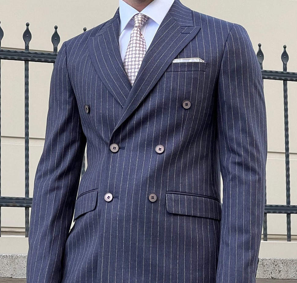 Handsome New Fashion 3-Pieces Wedding Tuxedos Men Suits Peaked Lapel Jacket Two Button Single Breasted Custom Made Pinstripe Pockets Bridegroom (Coat+