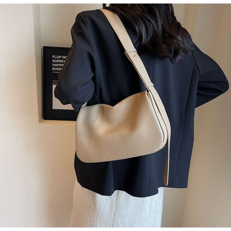 High End Temperament Solid Color PU New Korean Version Trendy And Wide Shoulder Strap Crossbody Bag Fashionable Quality Classic