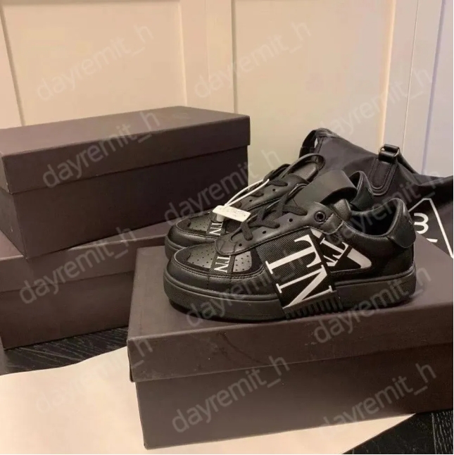 Designer Women Sneakers Men Platform Oversized Rivet Trainer Rubber Soles Sneaker Low-top Sports Shoes