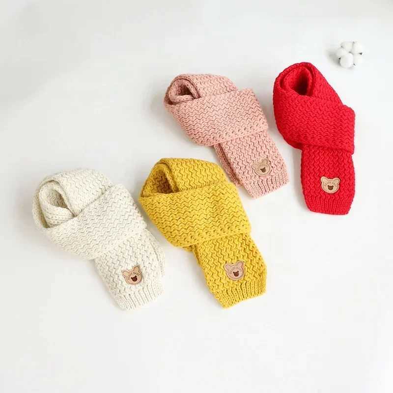 Scarves Wraps New Trendy Kid Scarf Boys Girls Cute Knitted Acrylic Warm Soft Small Baby Cartoon Bear Pattern Red Christmas H2412134A0I