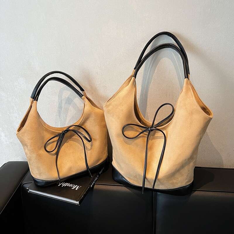 Autumn High Beauty Handheld Vegetable Basket for Women 2024 New Tote Large Capacity Underarm Bag