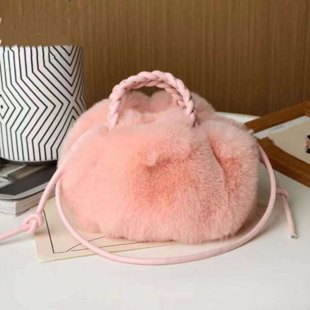 Cloud high-end plush versatile one shoulder bag, cute and fashionable