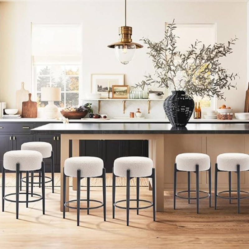 Contemporary Pub Style Seating - Sleek and Functional Bar Stool with High-Quality Materials