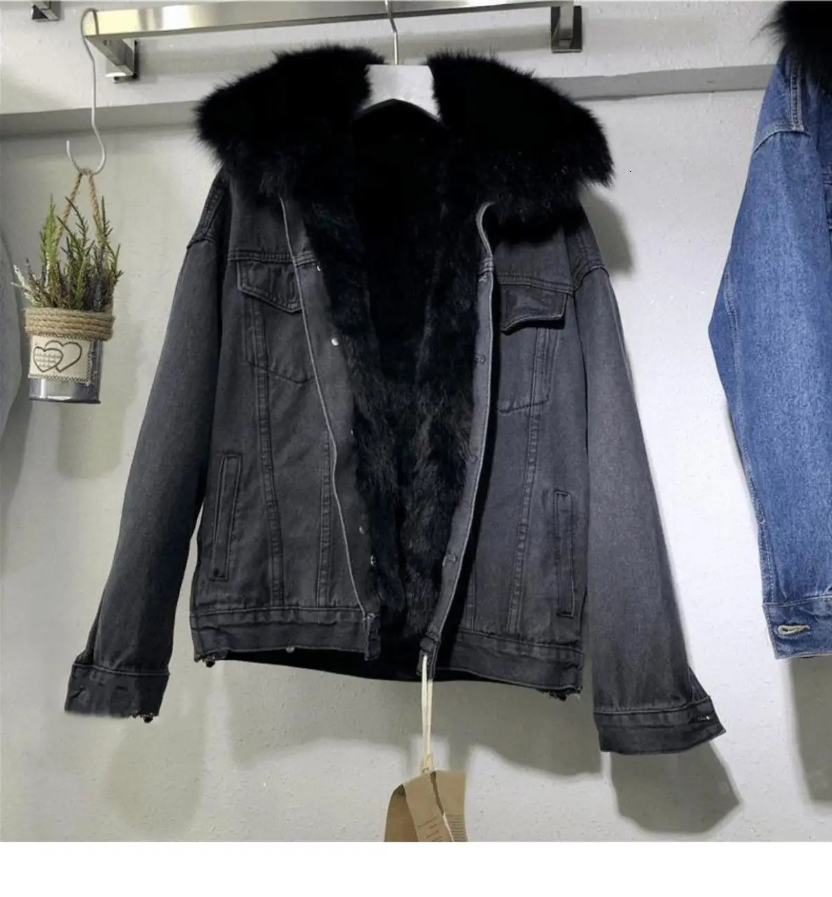 Womens large fur collar denim jacket loose fit for winter 2024 paired with a velvet thick cotton coat 241211