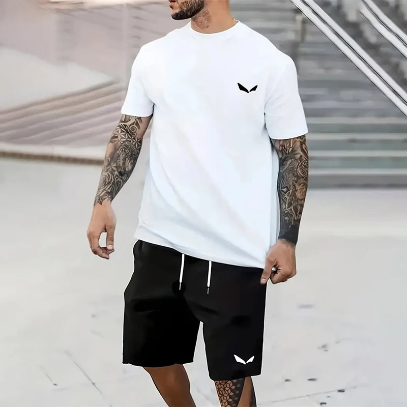 Fashionable summer gentleman sports suit collar striped print casual breathable loose mens wear 241211