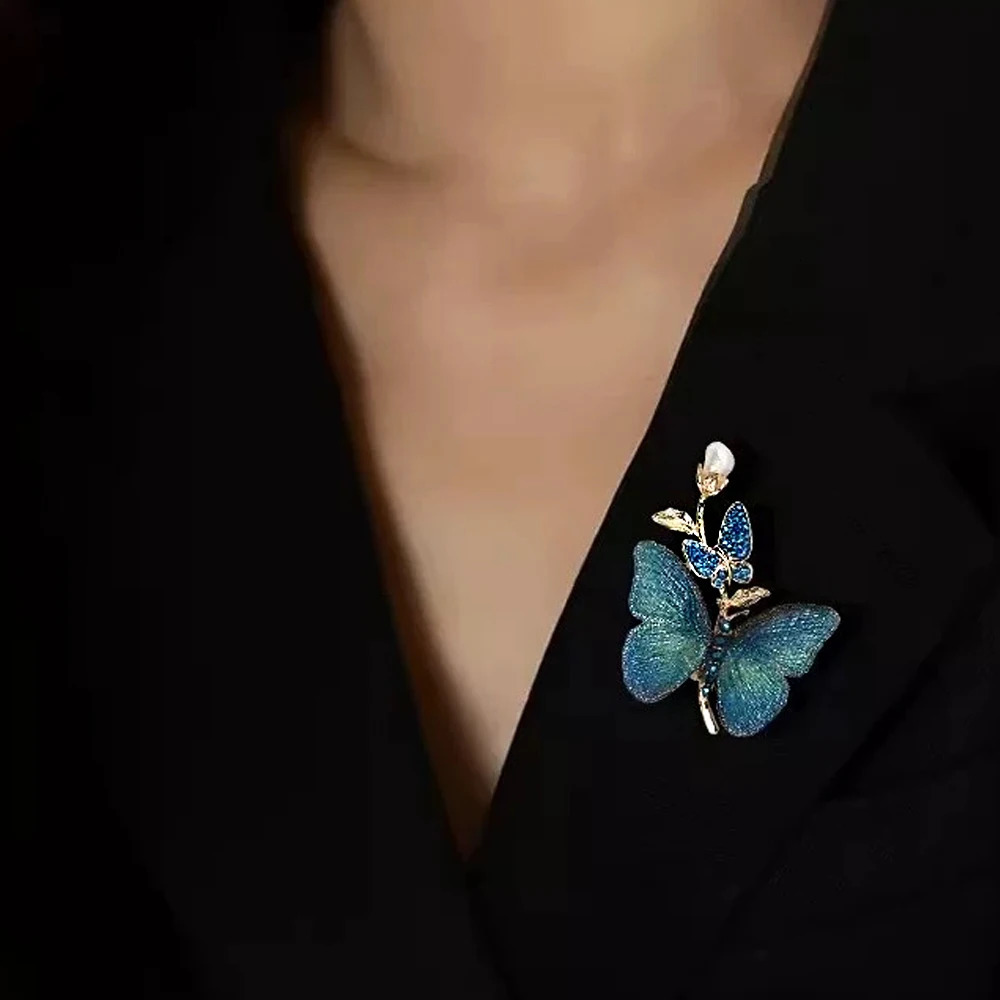 Exquisite embroidered butterfly breast with artificial pearls elegant animal pin womens suit dress birthday gift 241210