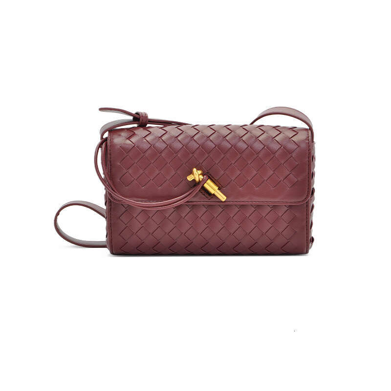 Handmade niche single shoulder hand-held horizontal fashion small square bag, exquisite diagonal cross women's bag