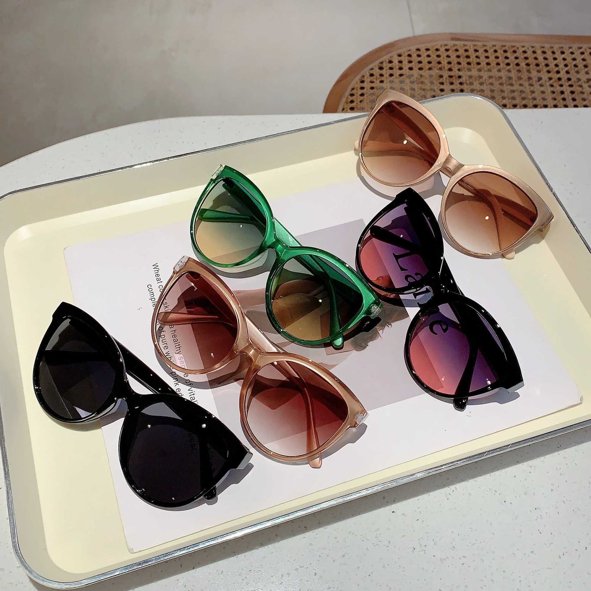 KAMMPT Vintage Cat Eye Sunglasses 2024 New Women Stylish Oversized Candy Color Outdoor Shades Fashion Brand Design Sun GlassesX241213