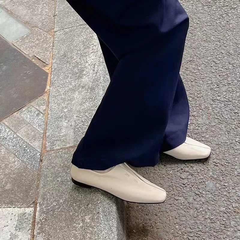 Womens flat shoes genuine leather sheepskin comfortable flat shoes silver beige simple shoes spring and autumn soft roller coaster square toes 241213