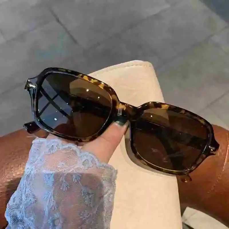 Vintage Square Sunglasses Woman Mirror Retro Rivet Yellow Sun Glasses Female Brand Designer Fashion Black Oculos De SolX241213