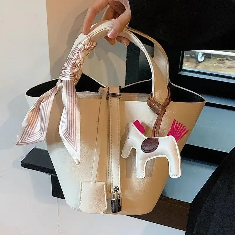 NEW French Leather Niche Bucket Top-Handle Female 2024 Fashion Women Foreign Style Hand Basket Sac Poplene Femme Tote Bag
