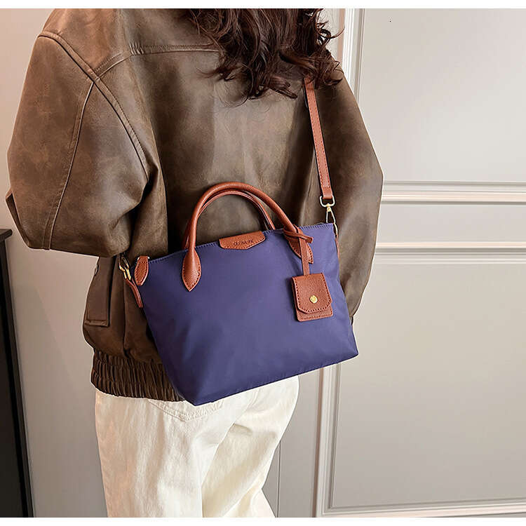 New Korean Style Trendy Tote Niche Fashion, High-End Feel, Nylon Fabric Lightweight Shoulder Crossbody Bag, Fashionable Quality, Classic