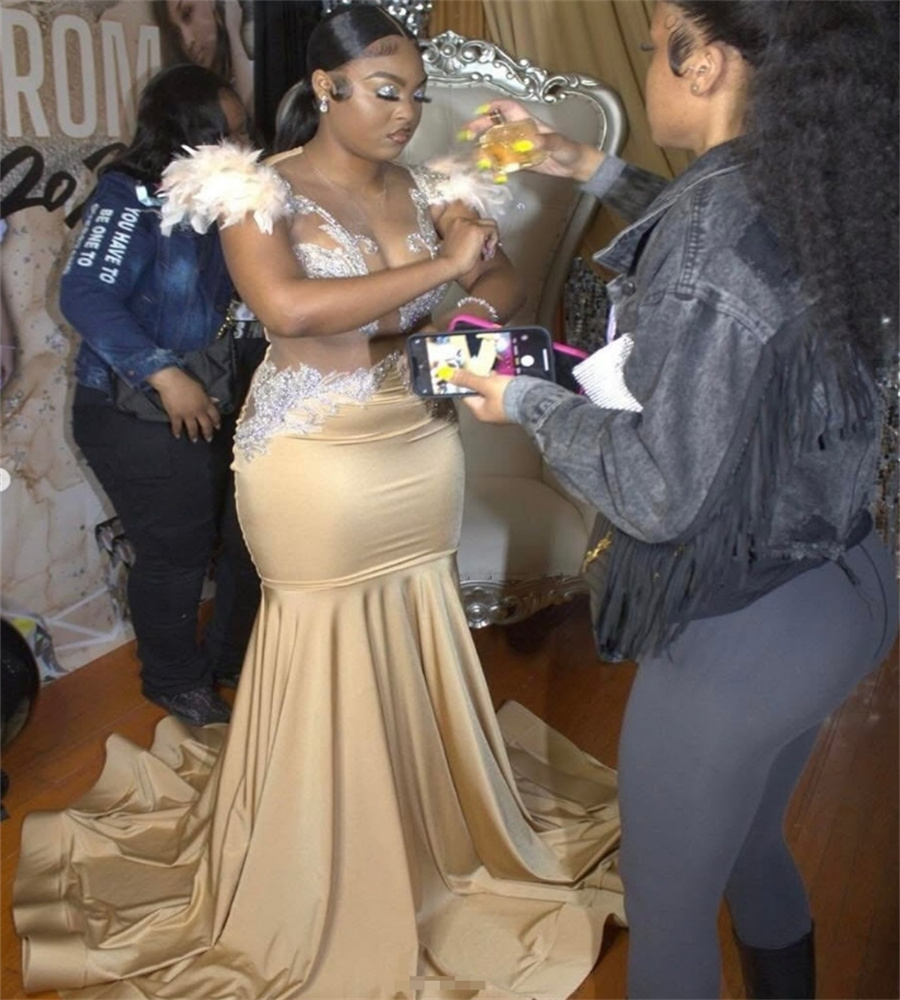Gorgeous Gold Evening Dresses With Beaded Black Women Plus Size Prom Dress Feather See Through Birthday Formal Party Illusion Special Occasion Birthda