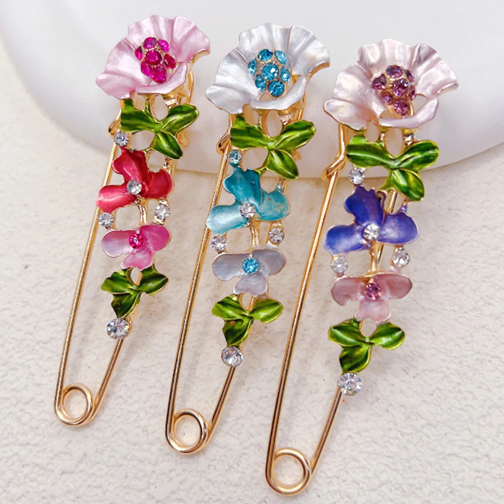 Sweet Flower Shape lapel pin inlaid with shiny chest fully matched Versatile Corsage accessories 241210