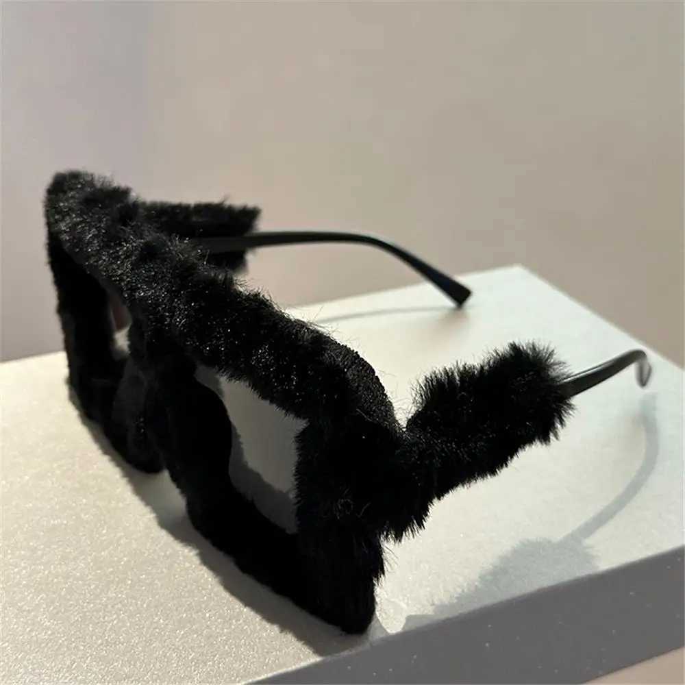 Sunglasses Oversized Plush Sunglasses Style Party Christmas Halloween Cosplay Winter Shades Soft Fluffy Square Frame Sun Glasses for Women H241213