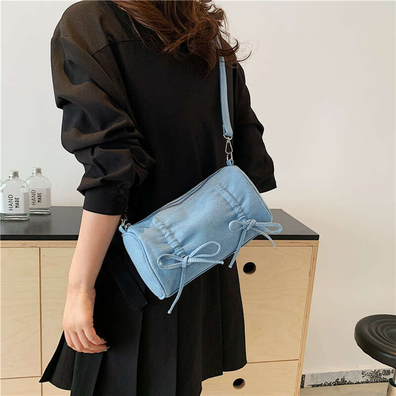 Casual denim women's Korean sweet internet famous pillow cyder large capacity commuting crossbody bag, 2024 new casual fashion trend clothing