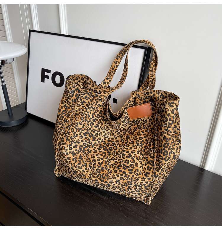 Large Capacity Leopard Print Shoulder Bag For Women, Simple And Personalized Tote Versatile Shopping Travel Bag, Fashionable Quality, Classic