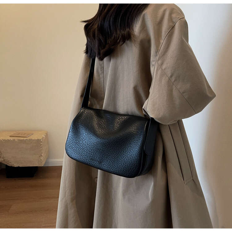 High End Temperament Solid Color PU New Korean Version Trendy And Wide Shoulder Strap Crossbody Bag Fashionable Quality Classic