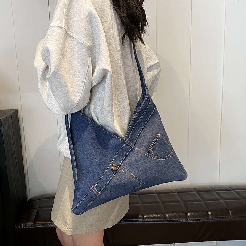 High end denim commuting crossbody large capacity women's internet famous spicy girl single shoulder armpit bag 2024 new casual fashion trend clo