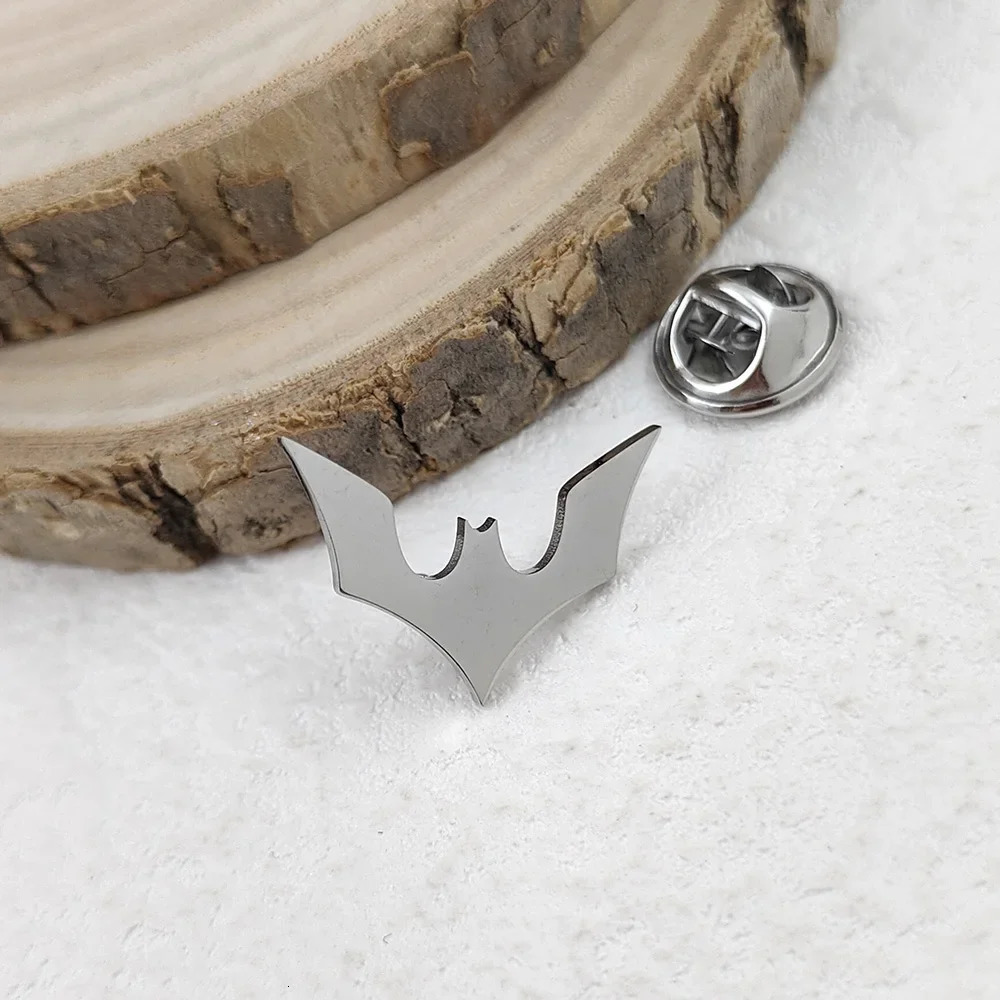 Stainless steel bat brooch mens Halloween jewelry accessories goldplated 3color lapel pin holiday gift 241210