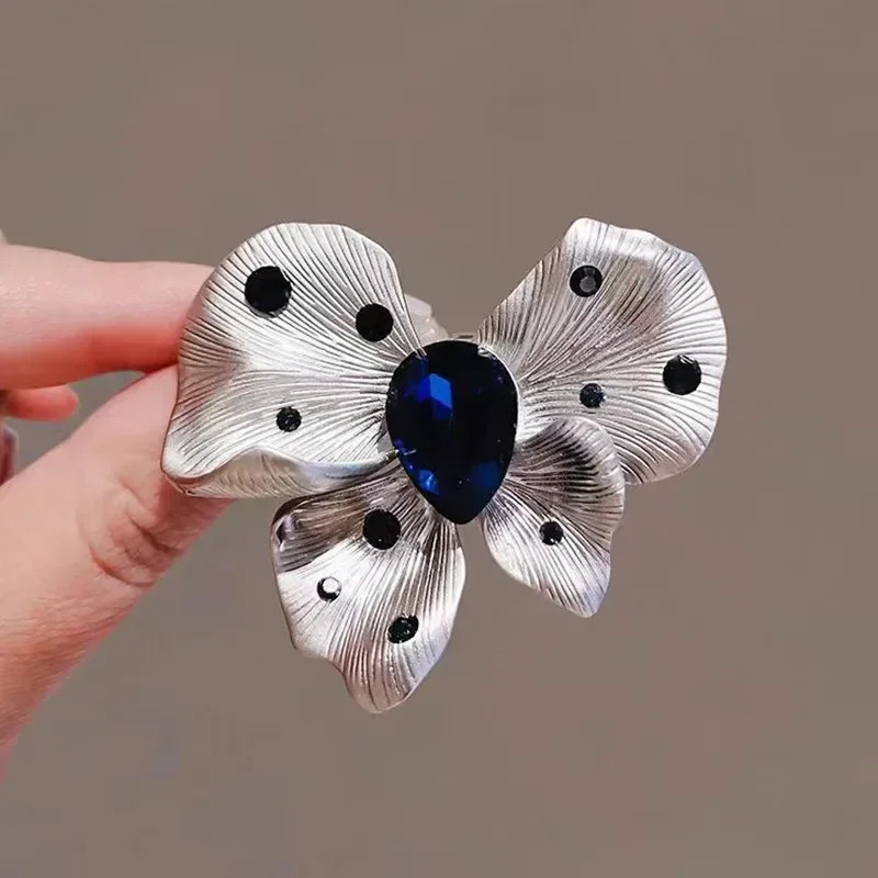 Fashion Temperature ButterflyDragonflyTulip Breasts Elegant n Sense White Stone and Jewelry 241210