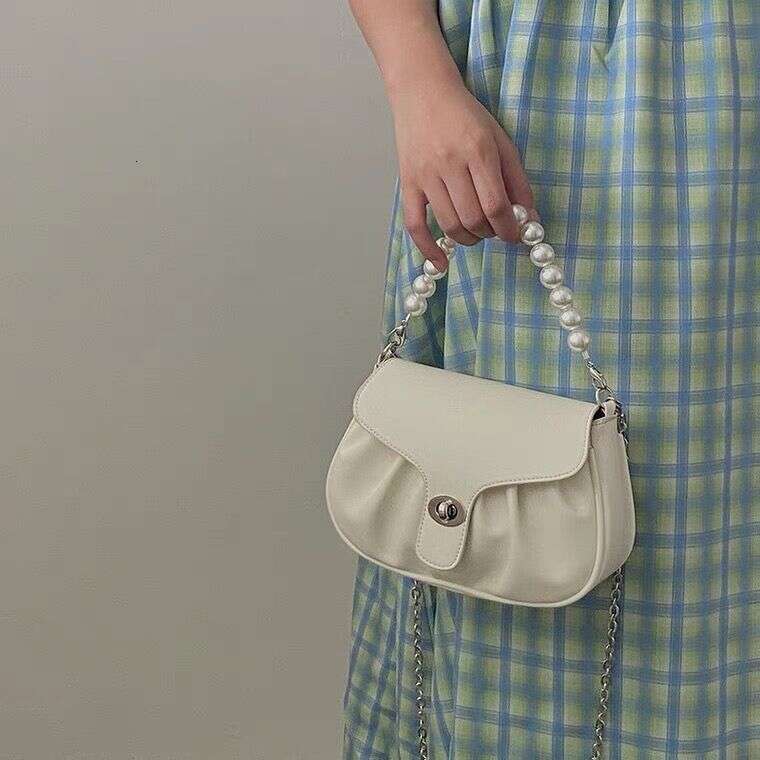 2024 new trendy and versatile pleated cloud bag, cute pearl chain for girls, hand-held shoulder crossbody bag