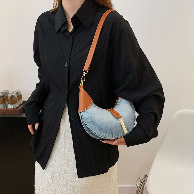 Advanced denim commuting women's style armpit dumpling French texture cow horn crescent bag, 2024 new casual fashion trend clothing