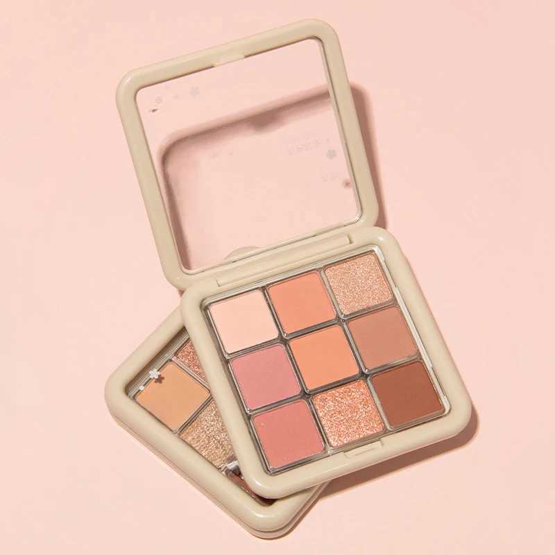 The nine-color eyeshadow palette for makeup featuring glittery matte and pearlescent finishes as well as fine shimmers helps W241213