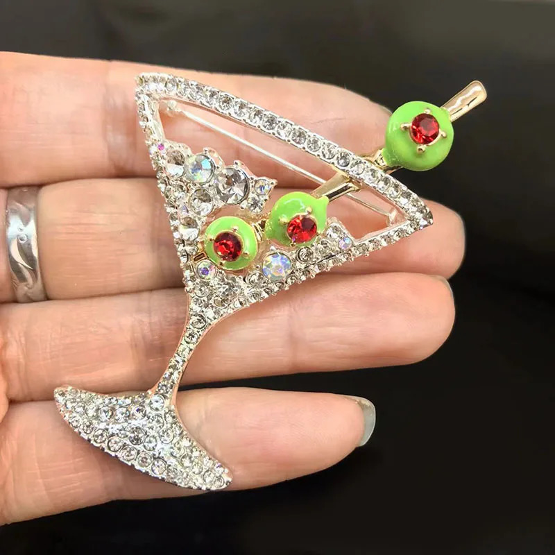 Fashionable and cute summer juice cup with fun female plush brooch shiny pin used for backpack clothing decoration jewelry 241210