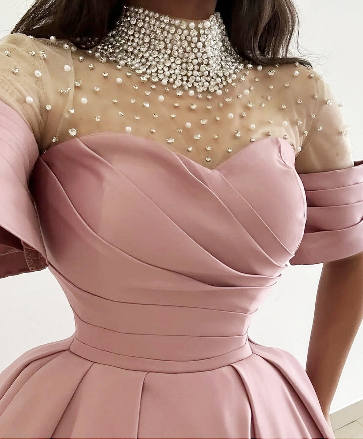 Elegant Pink Prom Dresses With Crystals Beaded High Neck Short Sleeves A-Line Satin Evening Dress For Women Celebrity Party Gown