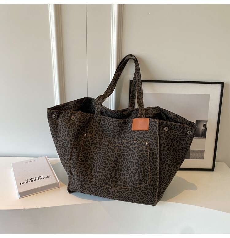 Large Capacity Leopard Print Shoulder Bag For Women, Simple And Personalized Tote Versatile Shopping Travel Bag, Fashionable Quality, Classic
