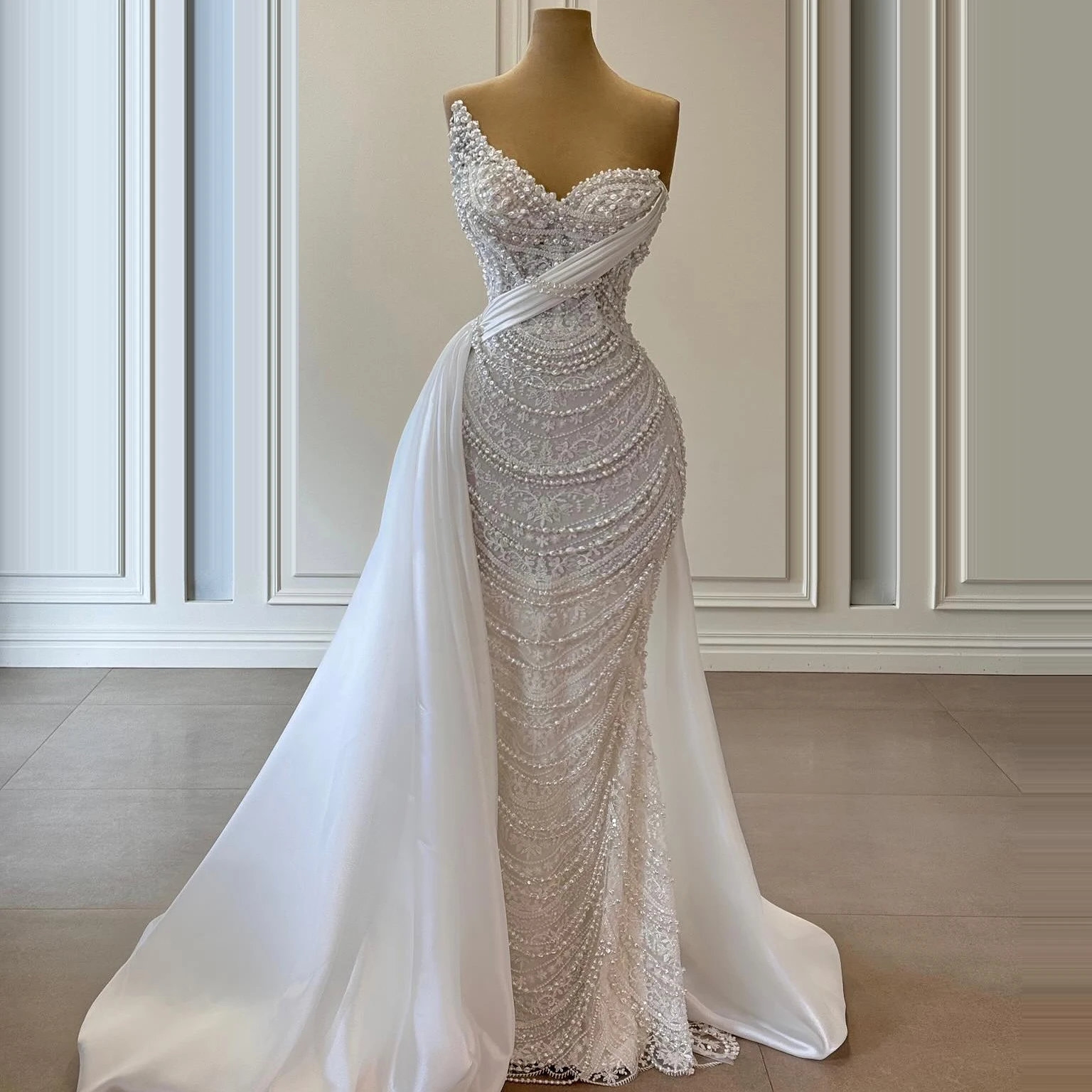 Elegant Mermaid Wedding Dresses For Women Strapless Sleeveless Gown Beaded Applique Sweep Train Customized Dress Party Vestido De Novia